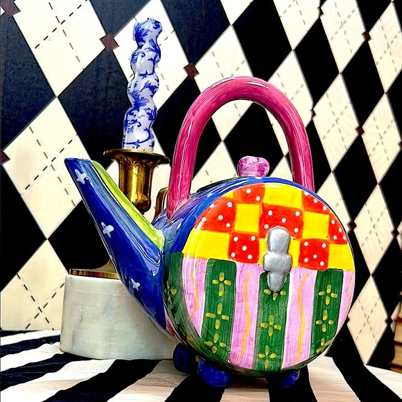 Milson & Louis Hand-Painted Ceramic Teapot – Whimsical Design - Picture 10 of 16
